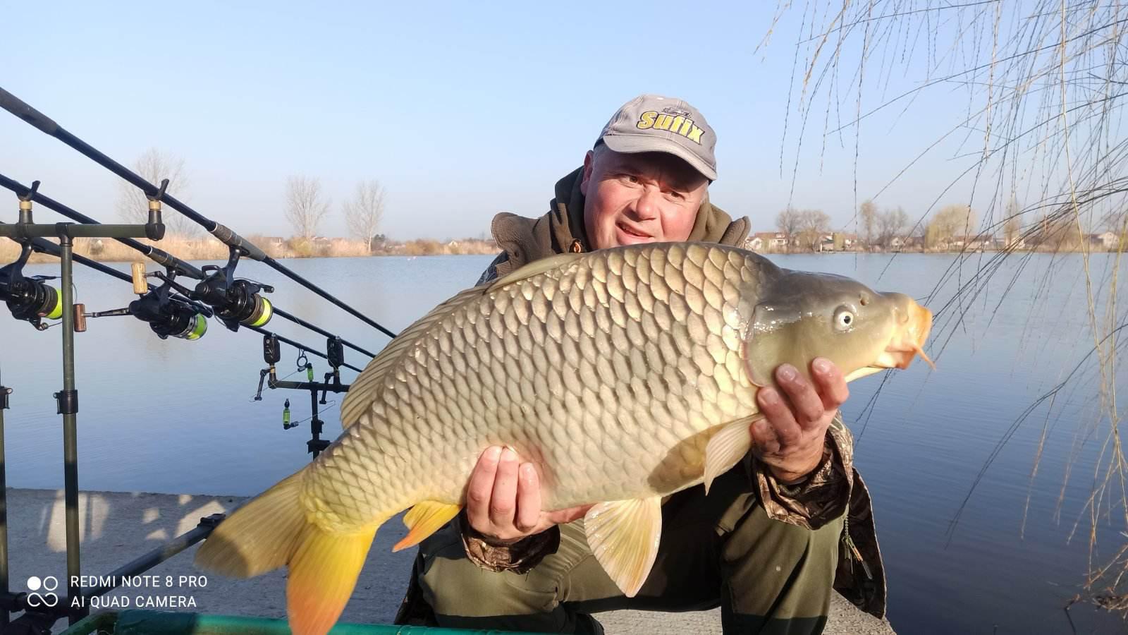 DVO­JI­CA LJU­BI­TE­LJA LO­VA ŠA­RA­NA NA OTVO­RE­NIM VO­DA­MA USPE­ŠNO OTVO­RI­LI SE­ZO­NU NA PO­PU­LAR­NOM »UHVA­TI I PU­STI« RE­VI­RU